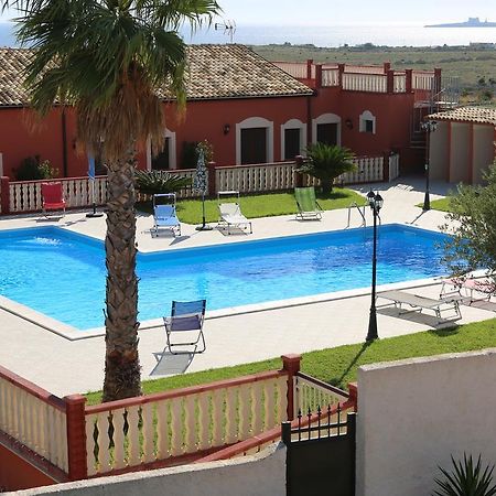 Casa Vacanze Calafarina باكينو الغرفة الصورة