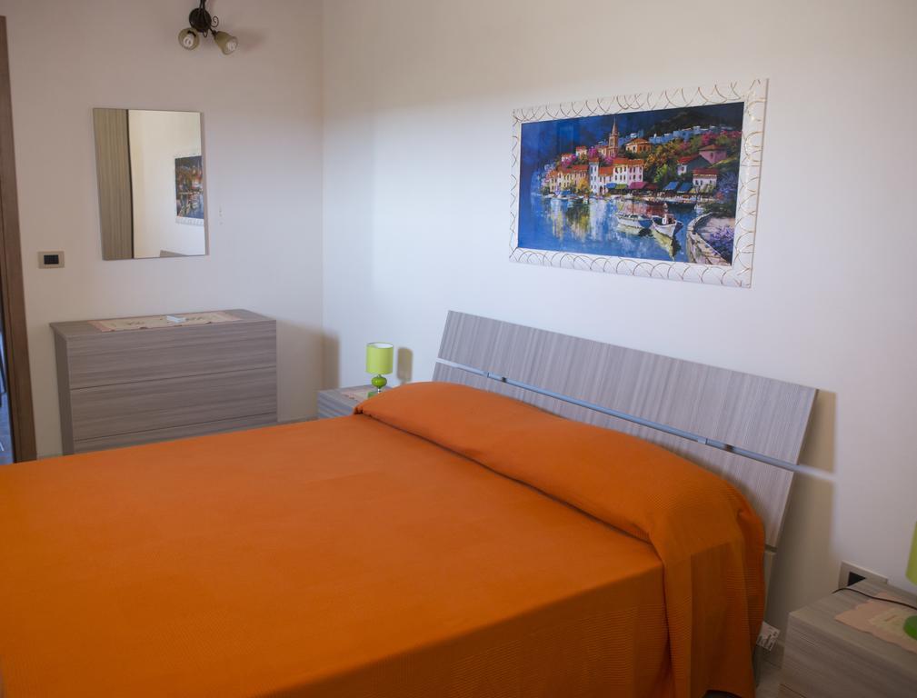 Casa Vacanze Calafarina باكينو الغرفة الصورة