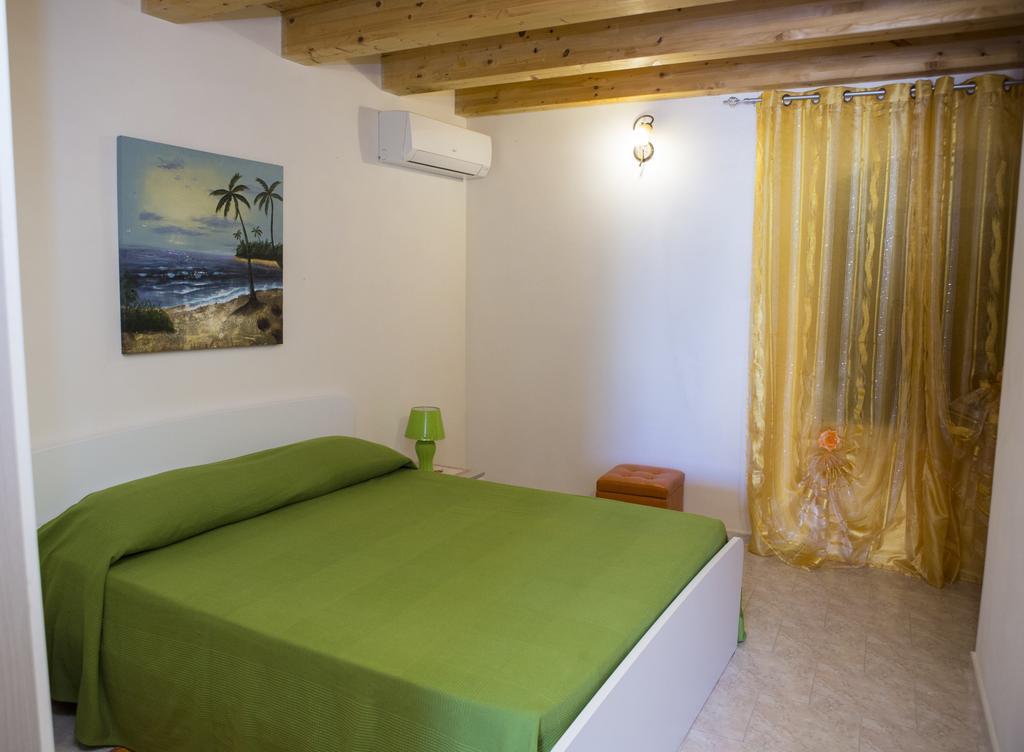 Casa Vacanze Calafarina باكينو الغرفة الصورة