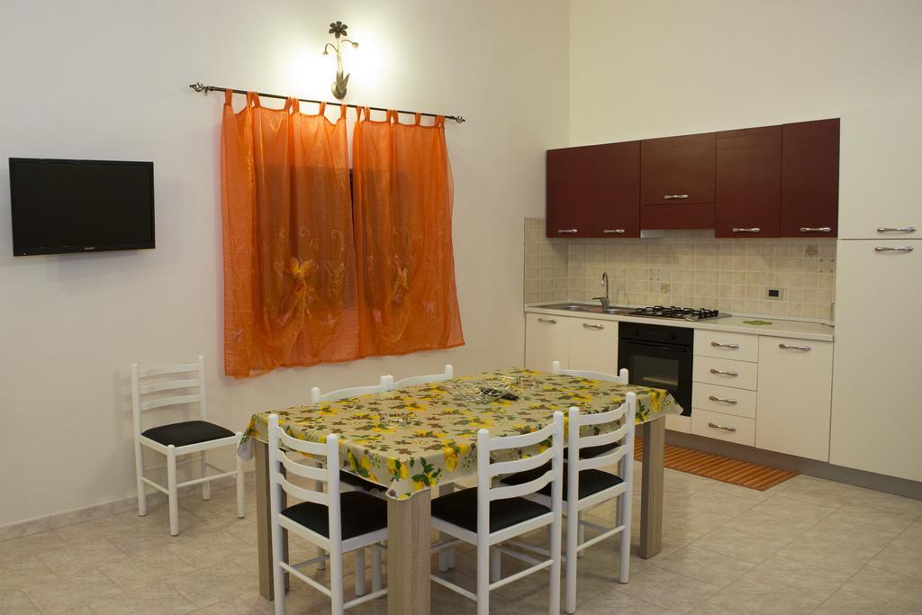 Casa Vacanze Calafarina باكينو الغرفة الصورة