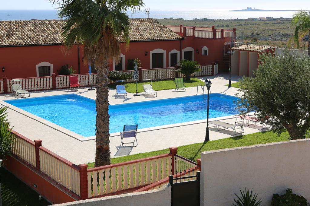 Casa Vacanze Calafarina باكينو الغرفة الصورة